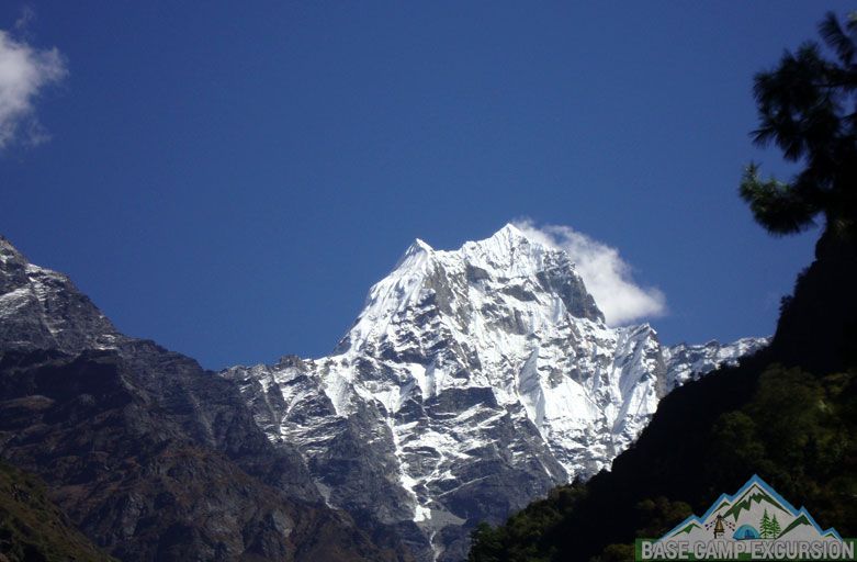 Hiking Mount Everest - Classic Mount Everest base camp hiking trips to Nepal