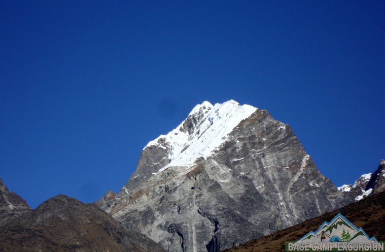 Lobuche peak climbing summit