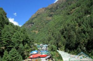 Lodges in Jorsalle for lunch break during Everest base camp trek, located in between Phakding and Namche bazaar distance