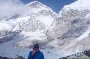 Steve calling to New York USA from Everest base camp, there is good mobile phone reception on the Everest base camp trek Nepal