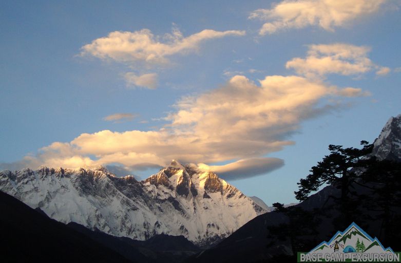 Arun valley to Everest base camp trek via Tumlingtar airport