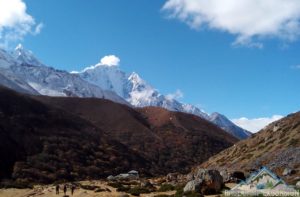 Gokyo lakes & Mount Everest base camp trek Singapore, UK, US & NZ