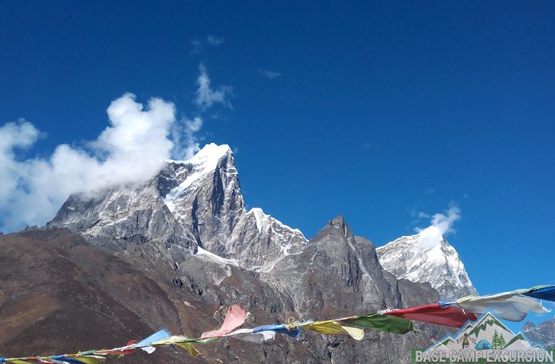 Vaccinations & medications are needed for Everest base camp trek