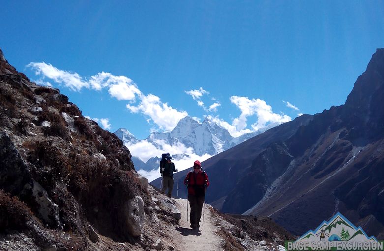 Fantastic outdoor activities in Everest base camp trek with group