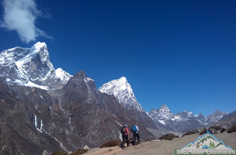 Review cost includes & excludes on Everest base camp trek packages