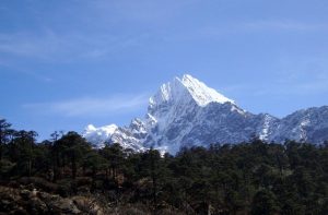 Can helicopters fly to the top of Mount Everest - Why climb Everest when a helicopter can land there