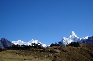 Trekking Everest base camp - Mountain trekking Everest base camp trek in April
