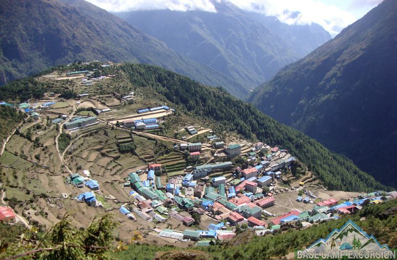 trek lukla to namche bazaar