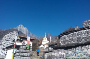 How to travel to Everest base camp from Nepal on minimum budget