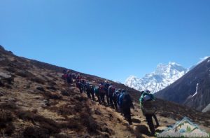 How crowded is Mount Everest base camp trek during peak season